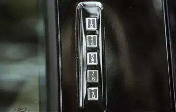 1522725169129932.jpg 價格實在,逼格要高的超奢侈7座F150勇猛者761.jpg